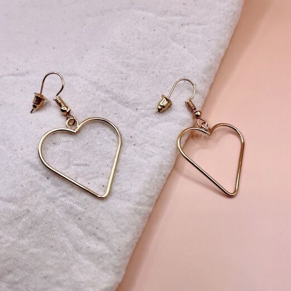 7/$30 Gold Hearts DANGLES - Picture 4 of 5